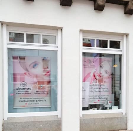 Exklusiver Satin-Dekobanner (Studiodeko / Schaufenster) 100x200cm – Bild 3