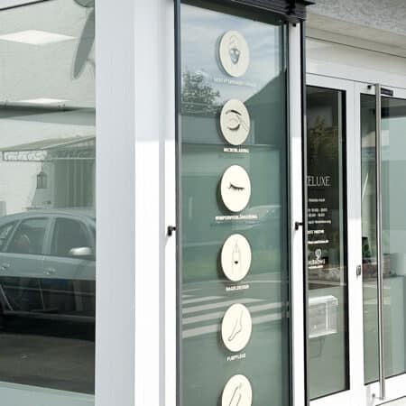 Fensteraufkleber / Icons / Schaufensterbeschriftung / Leistungen / gold & silber – Bild 5