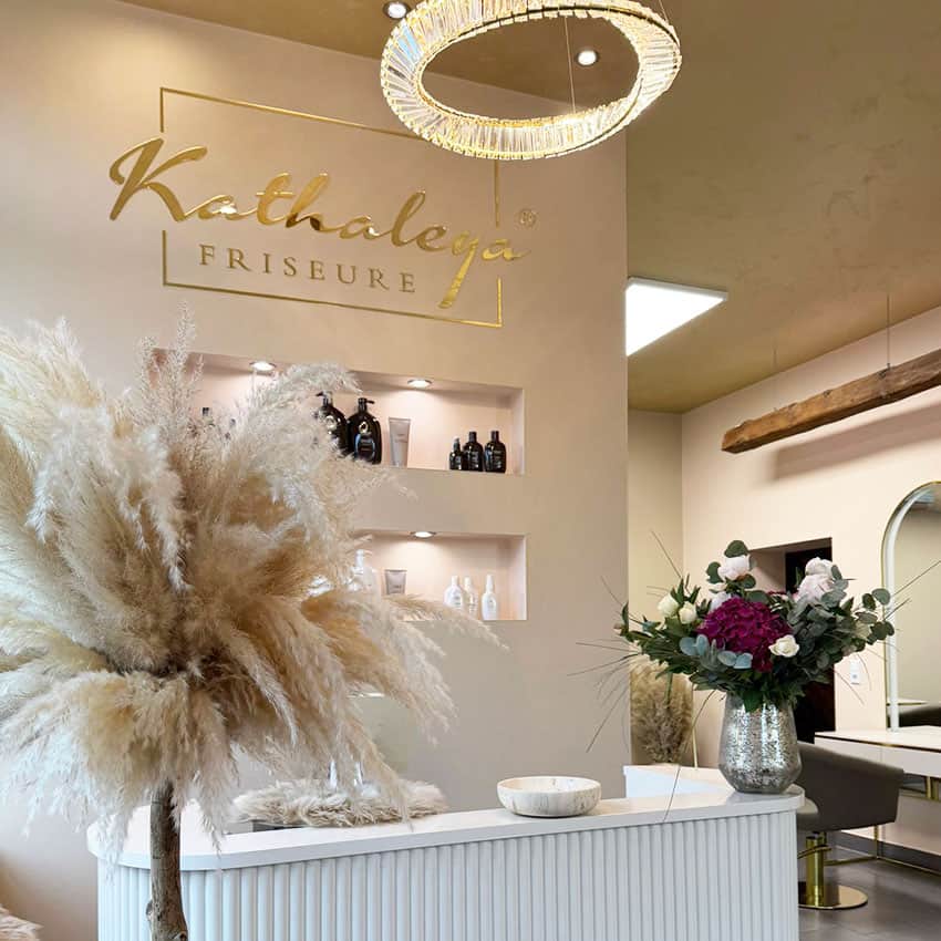 Friseuer Wandlogo in Spiegelgold